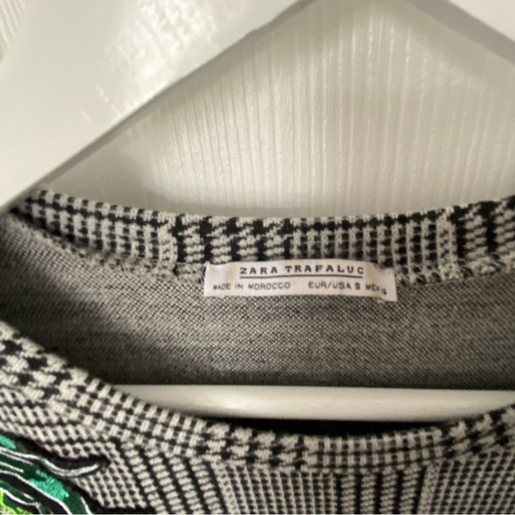 Zara Gray Houndstooth Leaf Patch Peplum Blouse
Size S - Picture 7 of 7